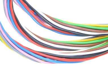 Çok renkli elektrik kabloları