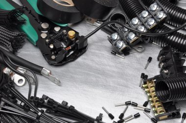 Araçlar ve bileşen kitini kullanılmak üzere Elektrik Tesisatı