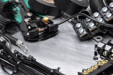Araçlar ve bileşen kitini kullanılmak üzere Elektrik Tesisatı
