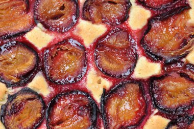 Taze pişmiş kuru üzümlü kek, üstten görünüm