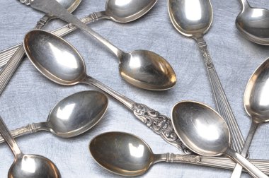 Metal masa portre üzerinde Vintage gümüş çay kaşığı