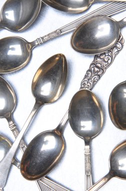 Metal masa portre üzerinde Vintage gümüş çay kaşığı