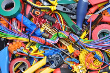 Araçlar ve elektrik yüklemelerinde kullanılan elektrik bileşen kitini