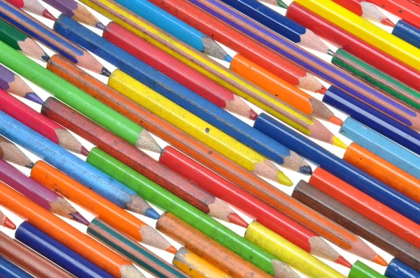 Старые грязные цветные карандаши — стоковое фото