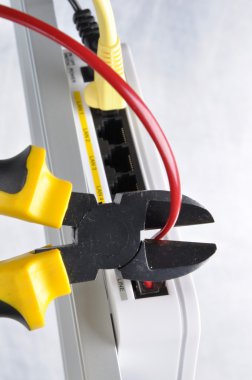 Sınırlama ve Internet erişimi keserek