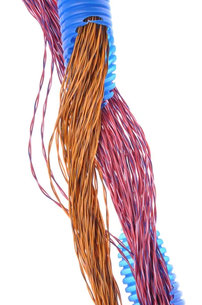 Kabel und Wellkabelmantelrohre für Elektro-, Computer- und Telefonkabel — Stockfoto