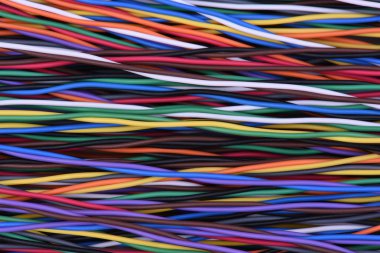 Renkli ağ kablolu ve telli donatı