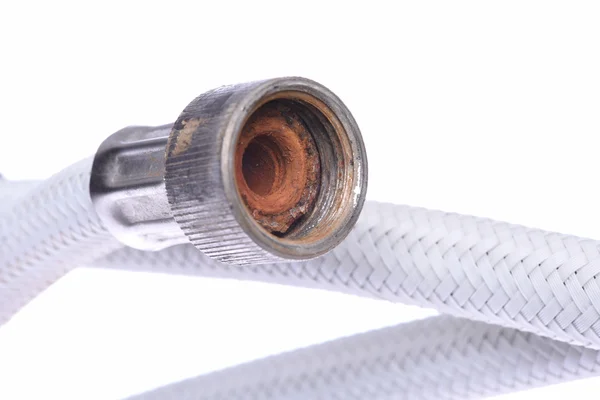 Tubo flexible de manguera de metal aislado con fondo blanco — Foto de Stock