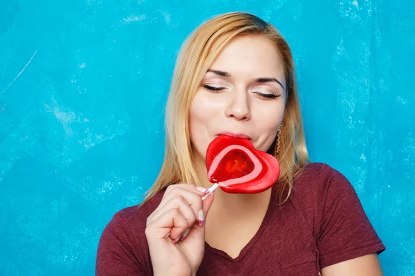 Giovane bella ragazza bionda — Foto Stock