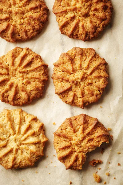 Cookies on a parchment paper — 图库照片