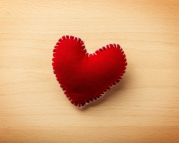 Corazón Rojo Sobre Fondo Madera — Foto de Stock