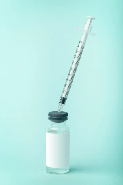 Injectieflacons Met Geneesmiddelenvaccin Met Blanco Etiket Voor Tekst Geïsoleerd Blauwe — Stockfoto