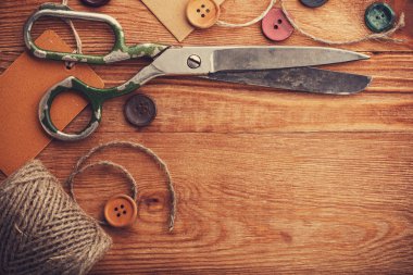 eski makas ve düğmeler