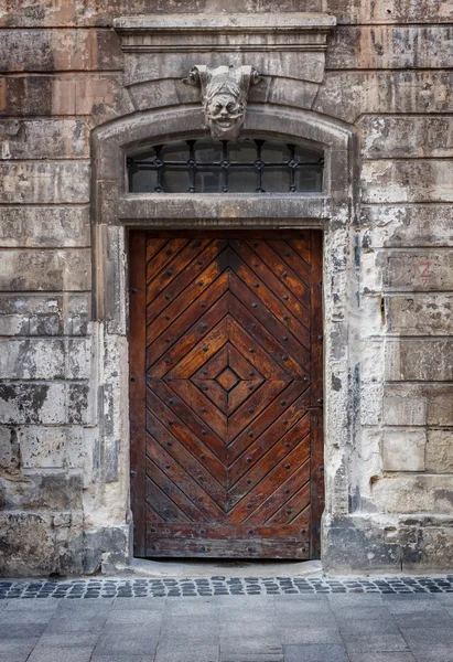 Stare drzwi wejściowe — Zdjęcie stockowe