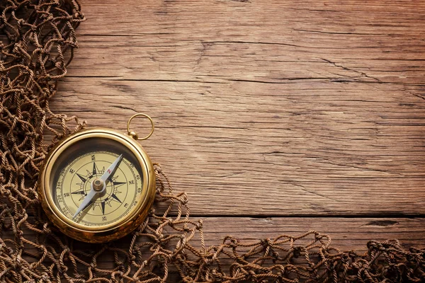 Antique brass compass — Stock Photo, Image