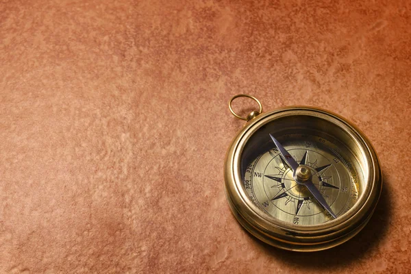 Antique brass compass — Stock Photo, Image