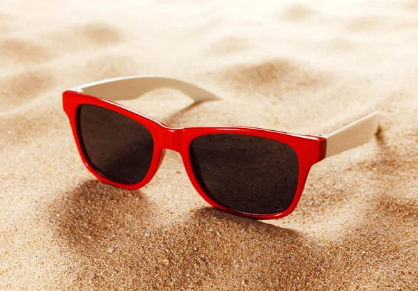 Sunglasses on a beach — Stock Photo, Image