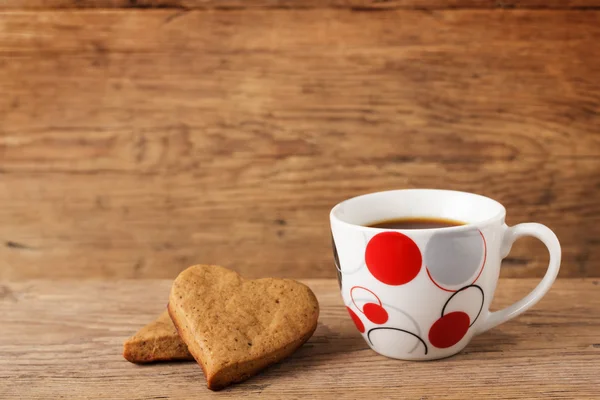 Καρδιά σχήμα μπισκότα με καφέ — Φωτογραφία Αρχείου