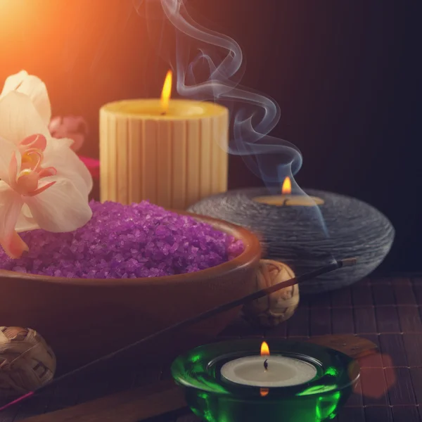 Configuração de spa com velas — Fotografia de Stock