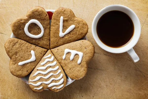 Herzförmige Kekse mit Kaffee — Stockfoto