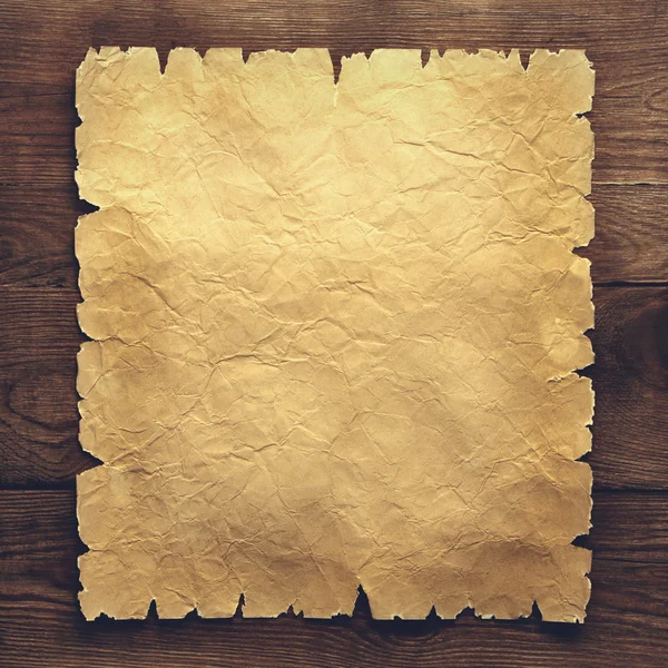 Papel viejo sobre textura de madera marrón — Foto de Stock