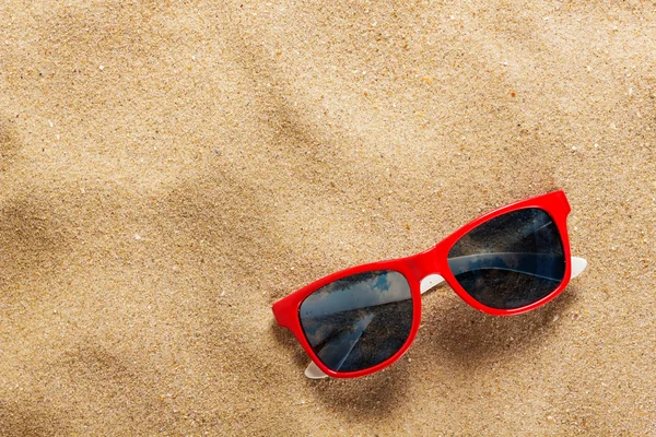 Sunglasses in the sand at the beach — Stock Photo, Image