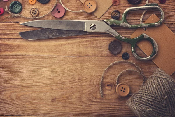 Staré nůžky a tlačítka — Stock fotografie
