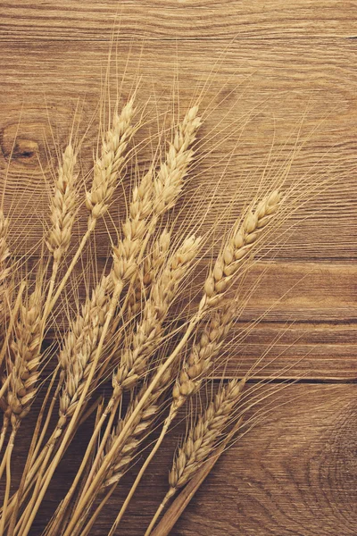 Wheat on the wood background — Stock Photo, Image