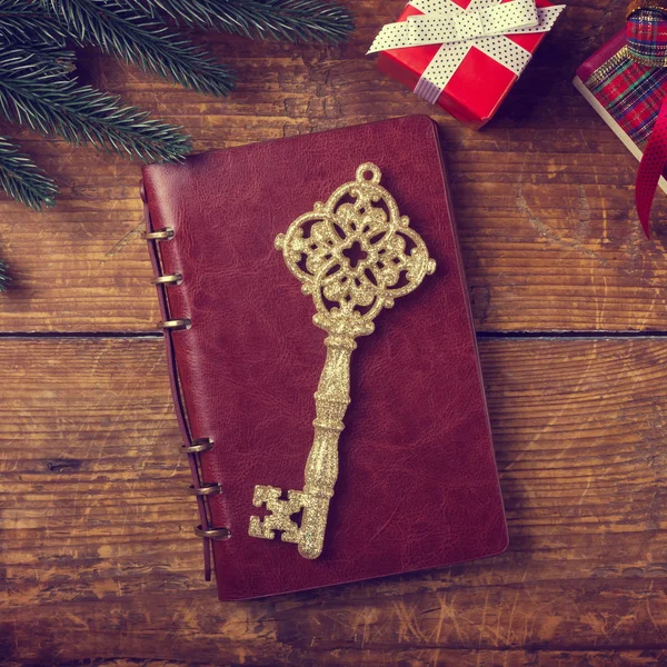 Cuaderno y decoraciones navideñas — Foto de Stock