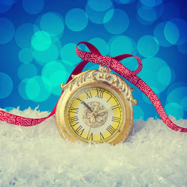 Christmas background with clock and snow — Stock Photo, Image