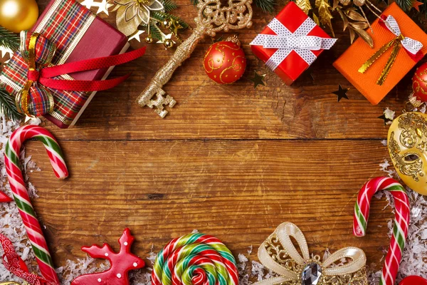 Fondo de Navidad con decoraciones y cajas de regalo —  Fotos de Stock