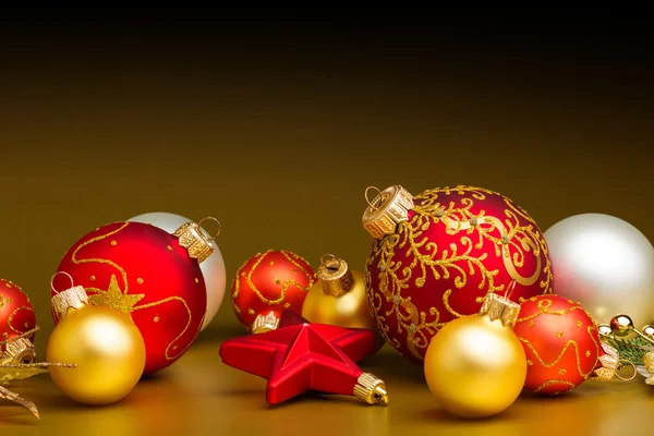 Boules de Noël dorées et rouges — Photo
