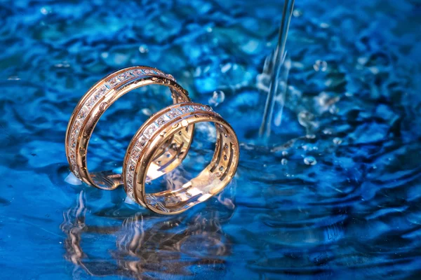 Golden Rings In The Water — Stock Photo, Image