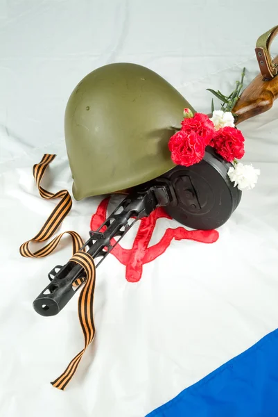 Flores y ejército — Foto de Stock