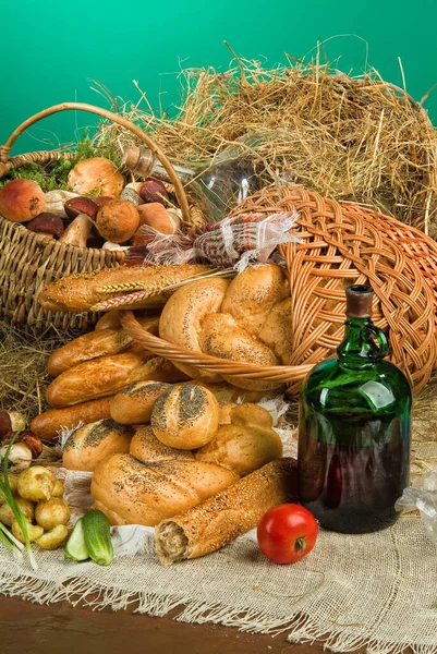 Verschiedene Brotsorten Auf Atelierhintergrund — Stockfoto