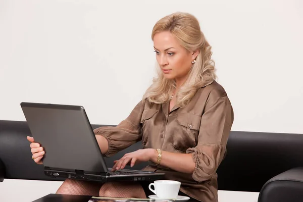 Young Woman Working Laptop — Stock Photo, Image