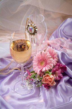 Stüdyoda çiçekli bir buket.