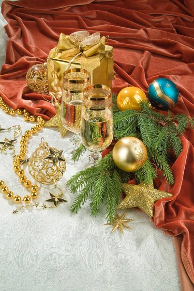 Stüdyoda yılbaşı aksesuarlarıyla geçen bir hayat.