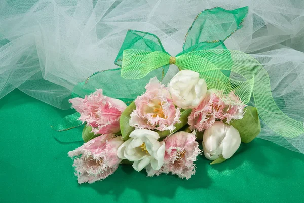 Natura Morta Con Bouquet Fiori Accessori Uno Sfondo Studio — Foto Stock