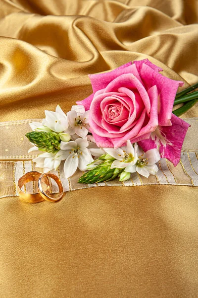 Two Wedding Rings Flowers Fabric Background — Stock Photo, Image