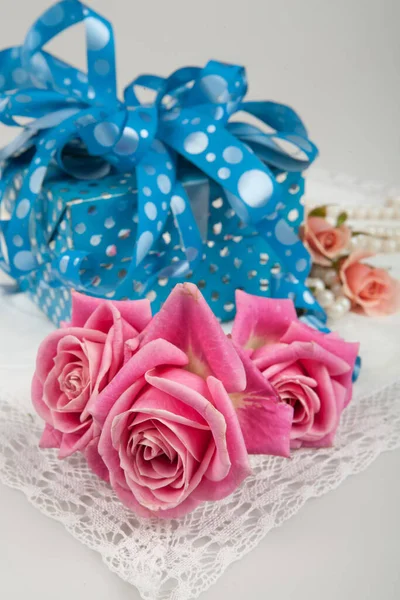 Still Life Bouquet Flowers Accessories Studio Background — Stock Photo, Image