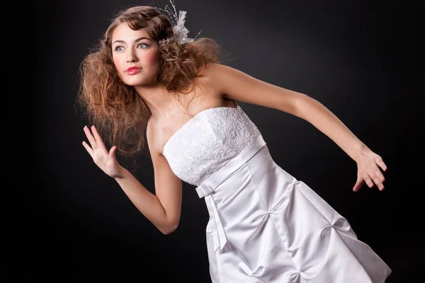 Joven Hermosa Mujer Vestido Novia Moda Sobre Fondo Negro — Foto de Stock