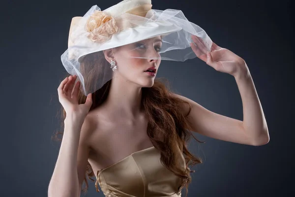 Mujer Joven Vestido Novia Sobre Fondo Negro —  Fotos de Stock