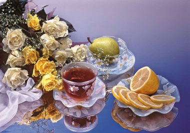 Çayla, armutla ve çiçeklerle dolu bir hayat