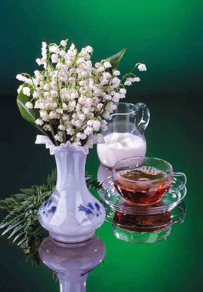 Νεκρή Φύση Τσάι Και Λουλούδια Εικόνα Αρχείου