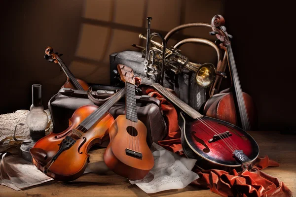 Nature morte avec instruments de musique Images De Stock Libres De Droits