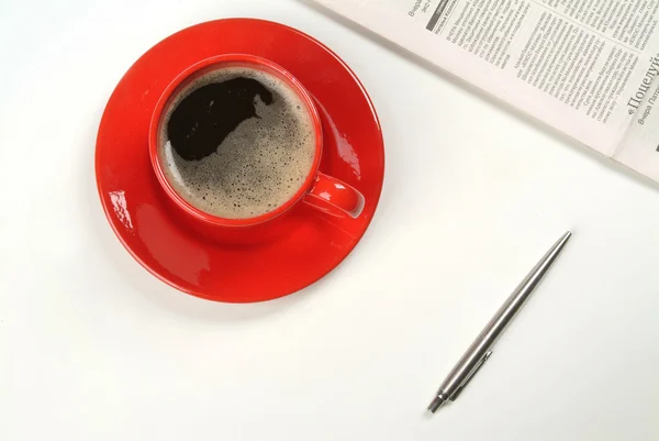 Koffie, Pen en krant — Stockfoto