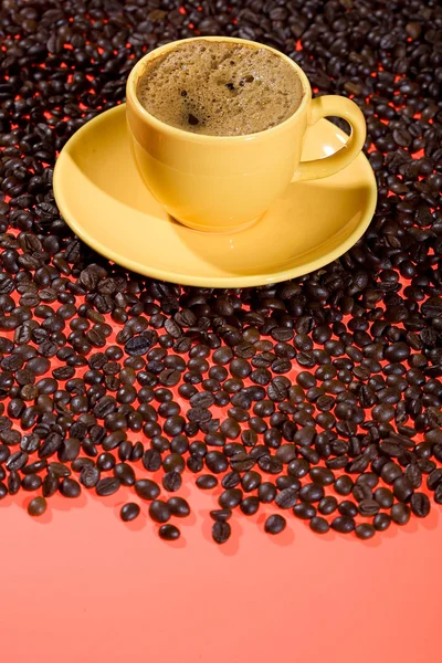 Taza amarilla y frijoles — Foto de Stock