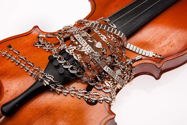 金手镯和小提琴 — 图库照片