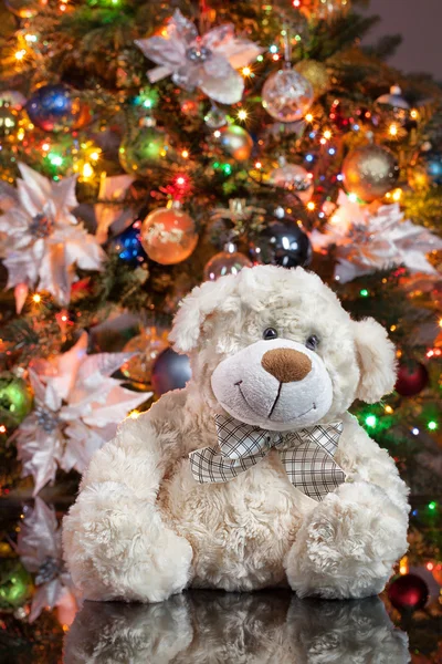 Brinquedo e árvore de Ano Novo — Fotografia de Stock
